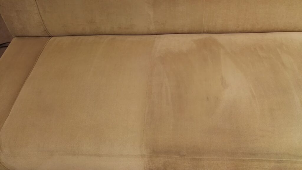 Calounene-sofa-v-Gucci-obchodu-po-vycisteni-1024×575-1